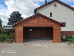 Jak dobrać wiatę samochodową do wyglądu domu i ogrodu?